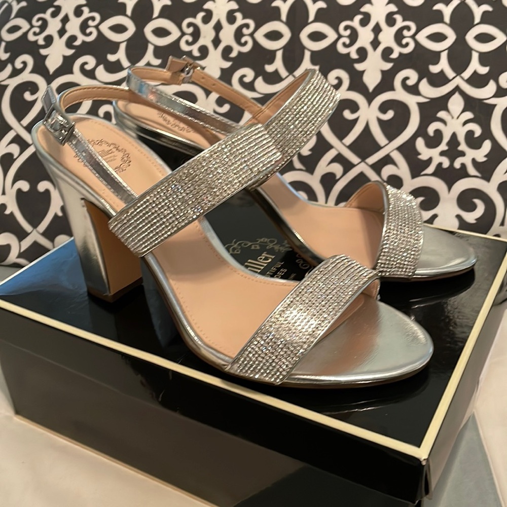 I. Miller Saydee Silver High heel shoes. Excellent condition. Worn once.